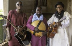 Afel Bocoum posing with his bandmates all holding instruments